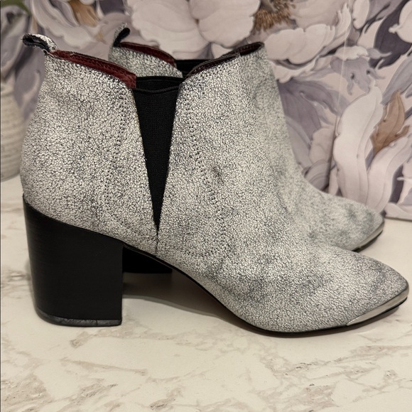 REPORT Signature‎ Women's White Crackled pointed Toe Ankle Boots Size 7 - Picture 6 of 11